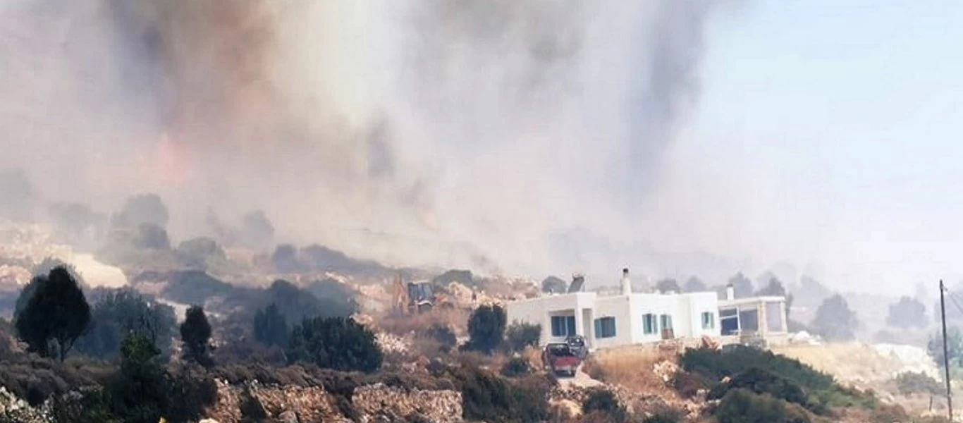 Φωτιά στην Πάρο: Μαύρα τοπία μετά την καταστροφή (φωτογραφίες)